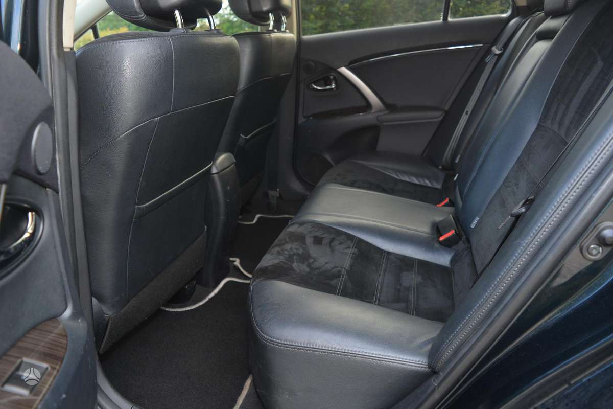 Toyota Avensis 2013 — photo 14