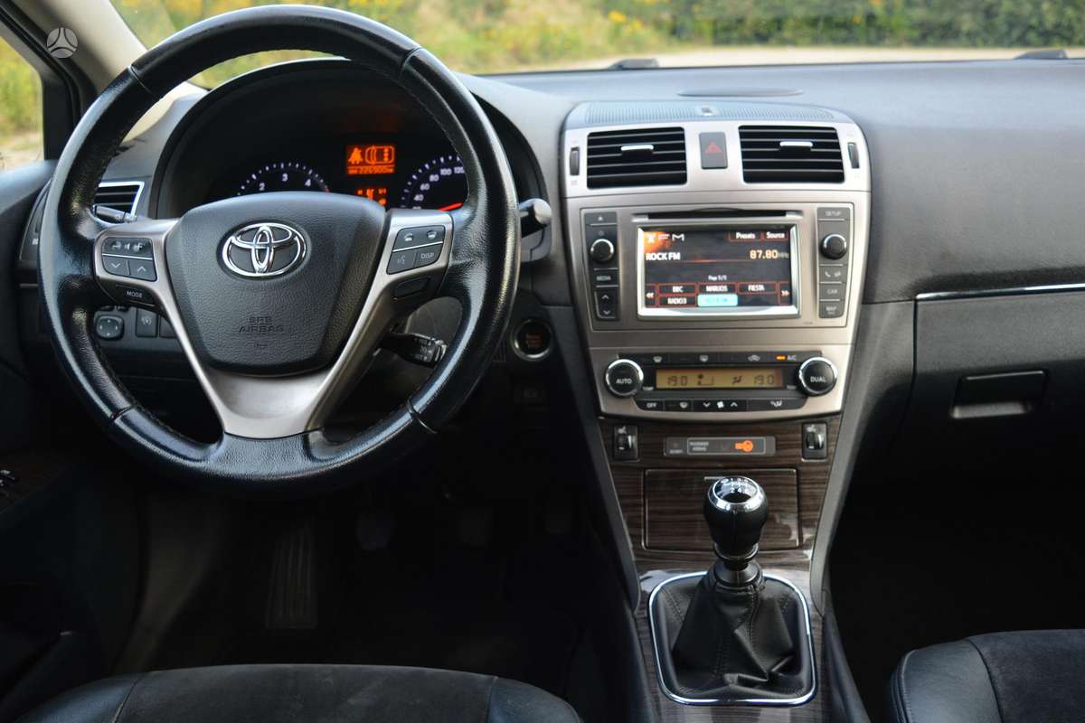 Toyota Avensis 2013 — photo 15
