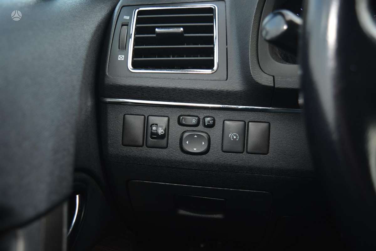 Toyota Avensis 2013 — photo 17