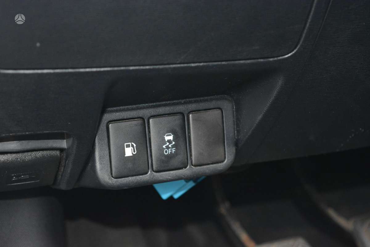 Toyota Avensis 2013 — photo 18
