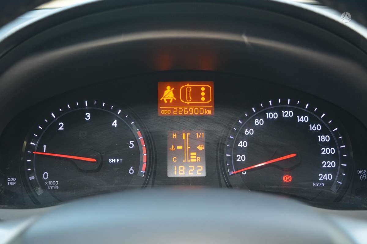 Toyota Avensis 2013 — photo 19