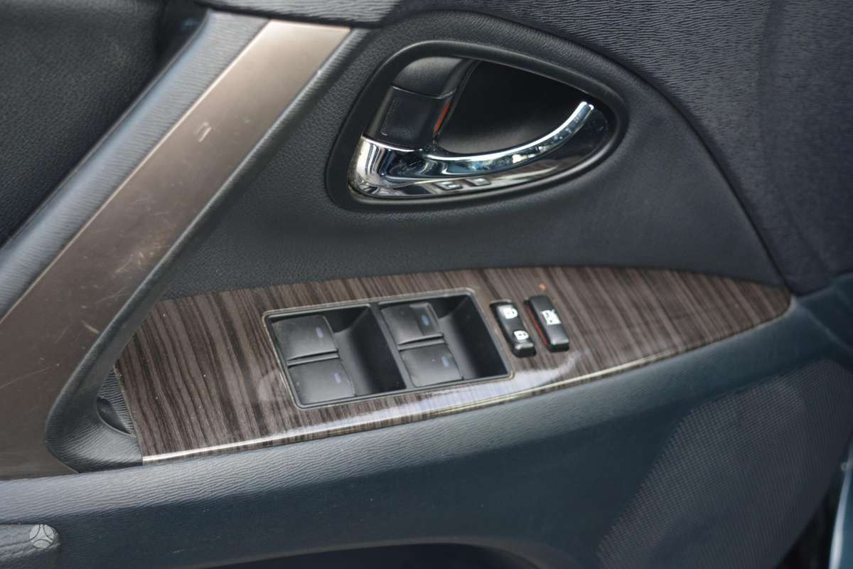 Toyota Avensis 2013 — photo 20