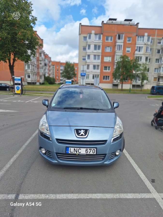 Peugeot 5008, 2011