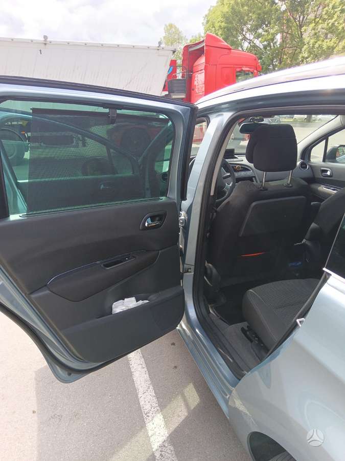 Peugeot 5008 2011 — photo 14