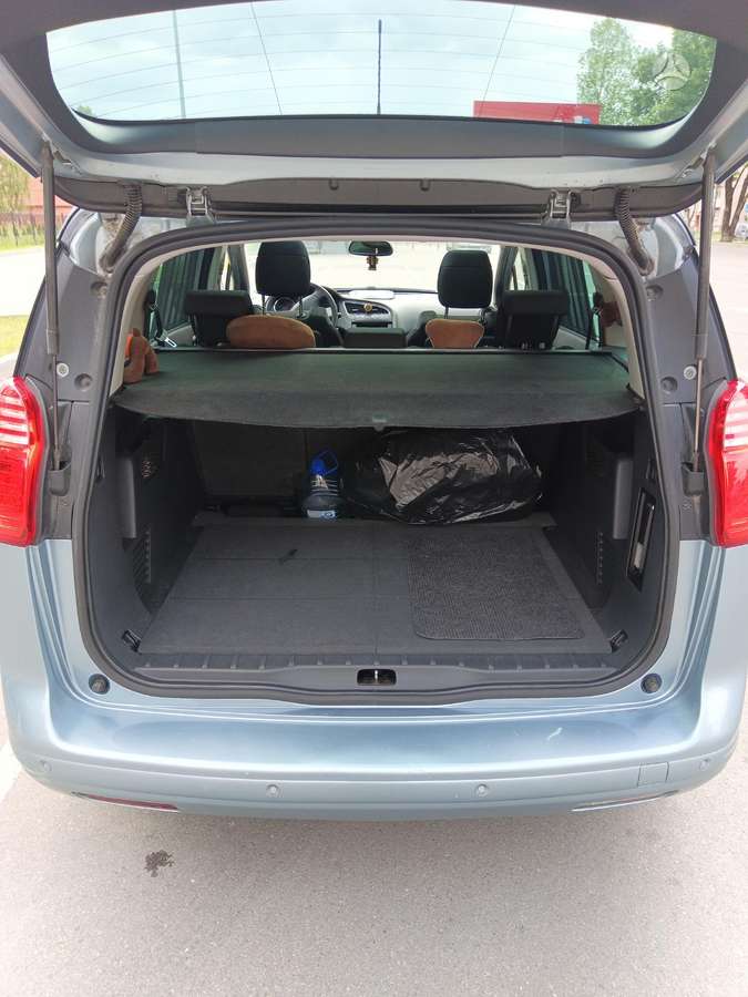 Peugeot 5008 2011 — engine 1600 cm³, 111 HP (82kW)