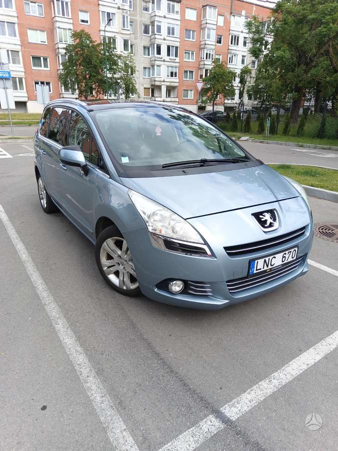 Peugeot 5008 2011 — photo 8