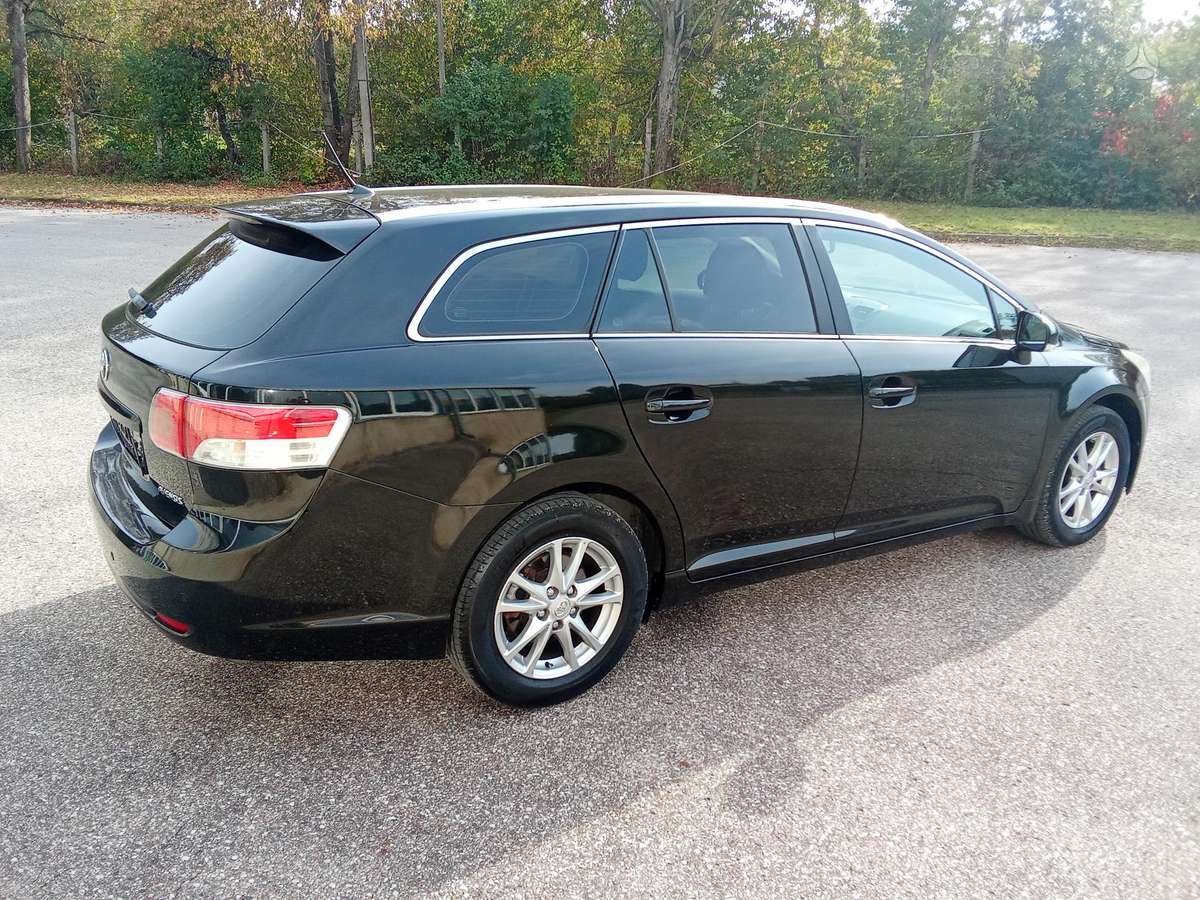 Toyota Avensis 2011 — photo 11