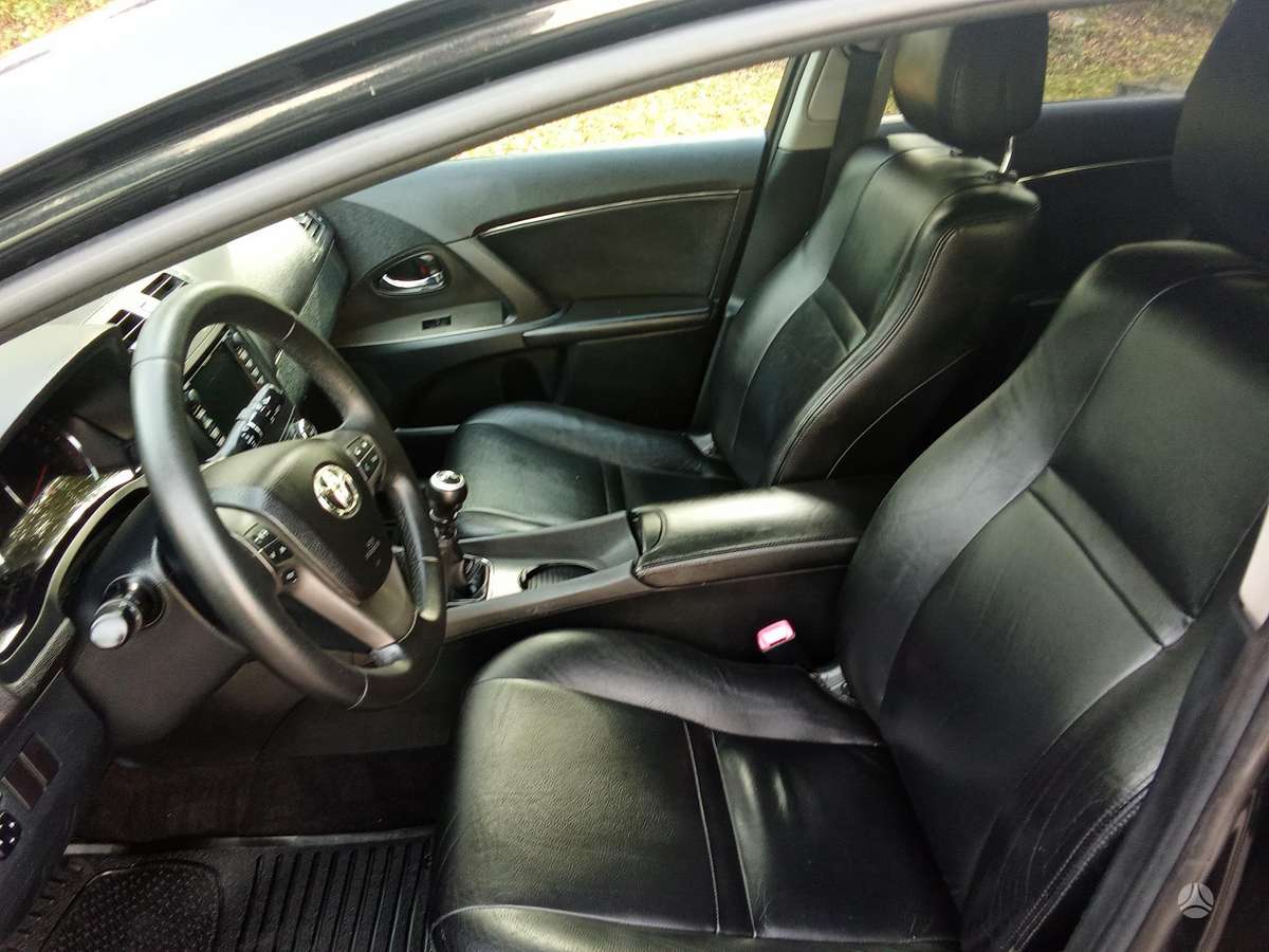 Toyota Avensis 2011 — photo 14