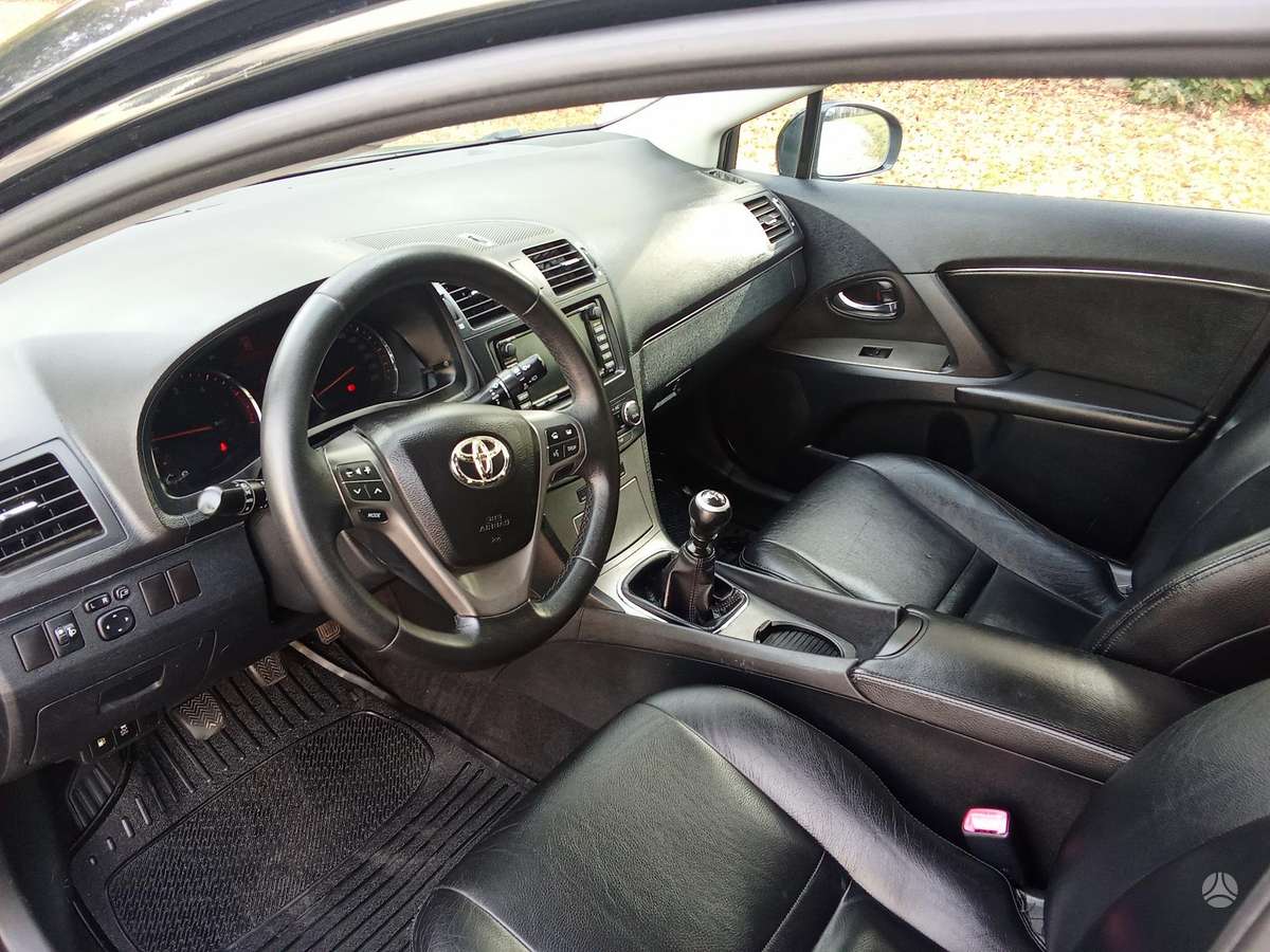 Toyota Avensis 2011 — photo 15