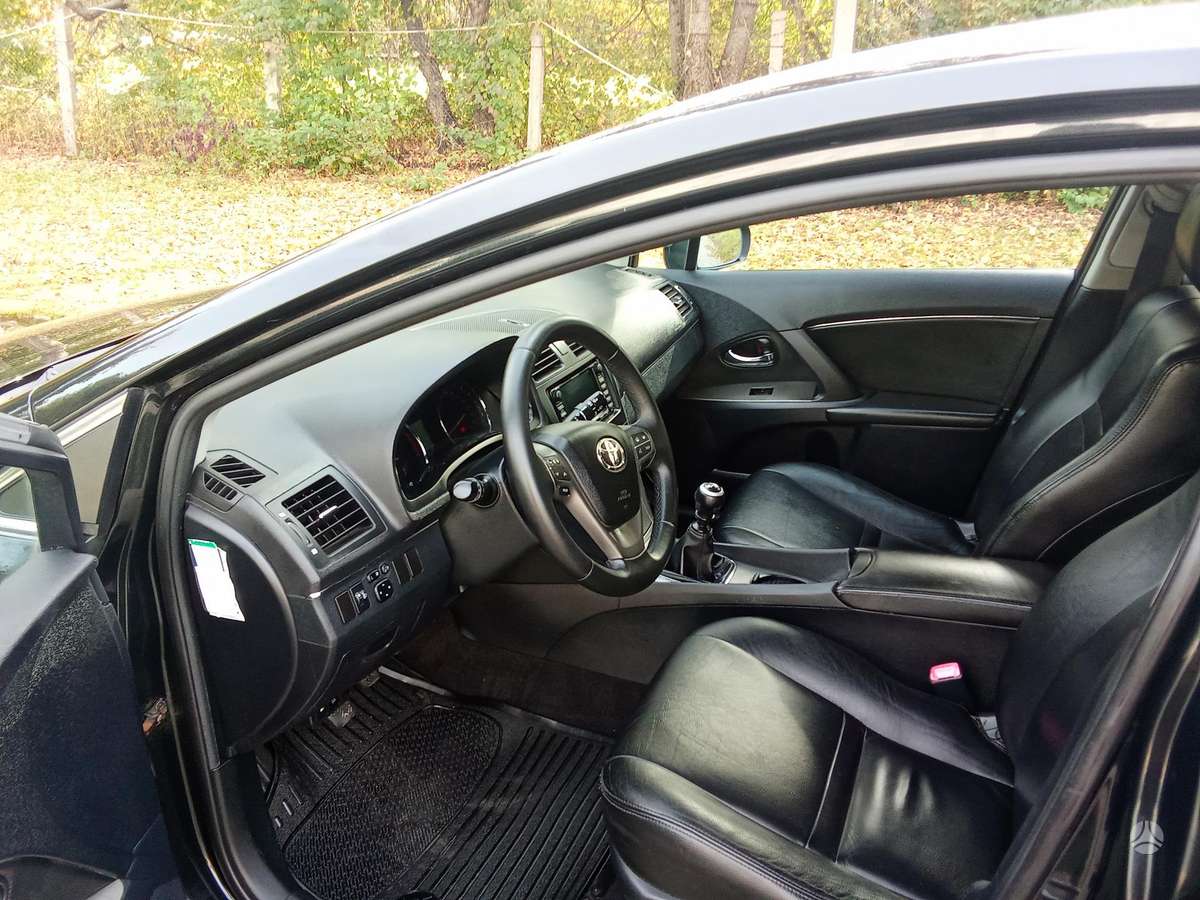 Toyota Avensis 2011 — photo 16