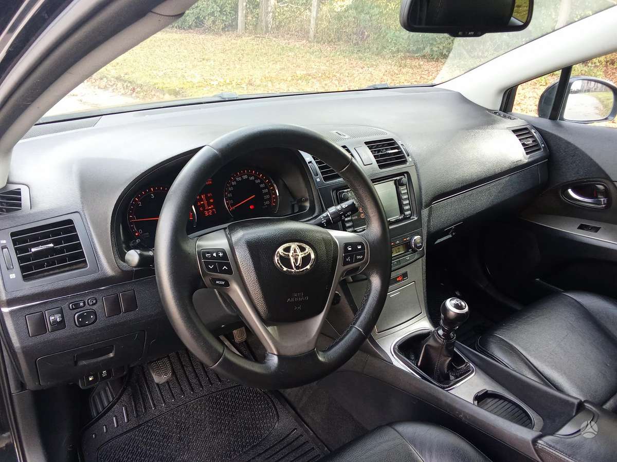 Toyota Avensis 2011 — photo 17