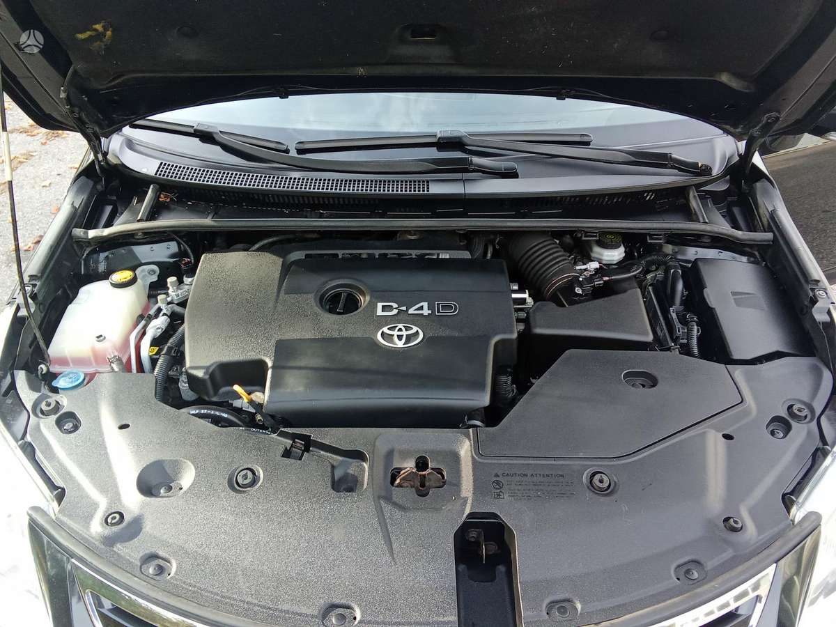 Toyota Avensis 2011 — photo 24