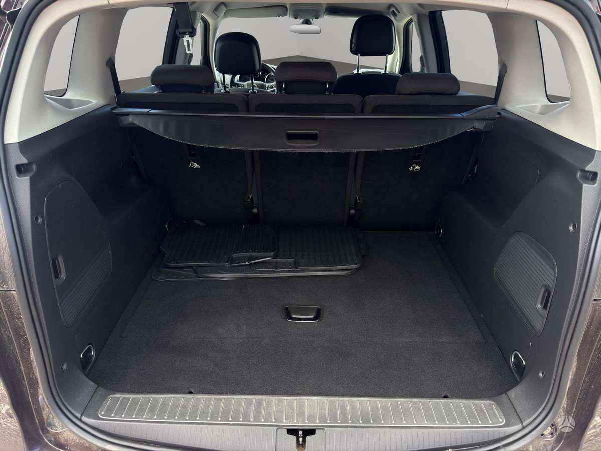 Opel Zafira 2013 — photo 10