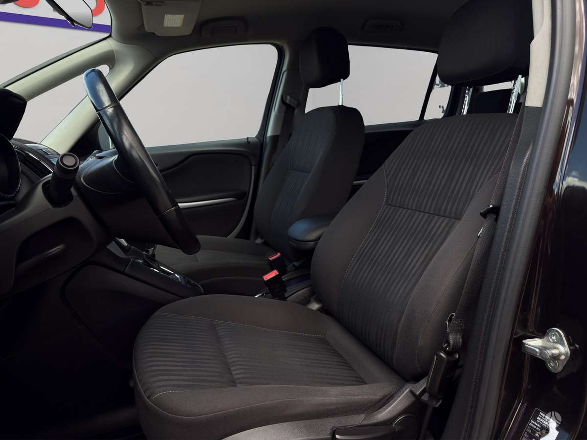 Opel Zafira 2013 — photo 14