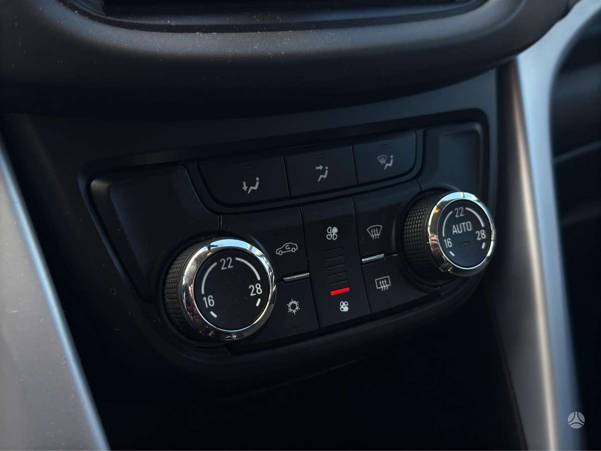 Opel Zafira 2013 — photo 16