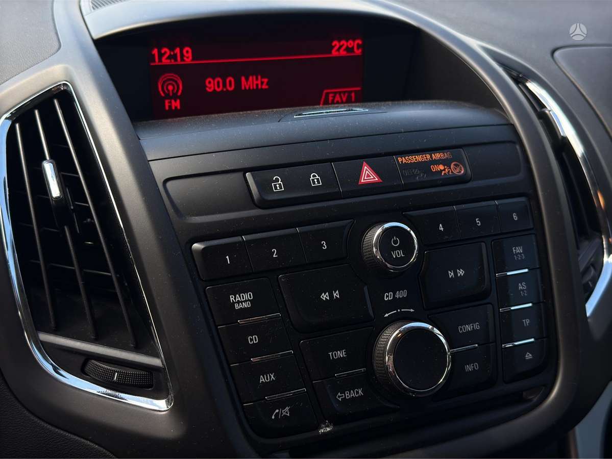 Opel Zafira 2013 — photo 17