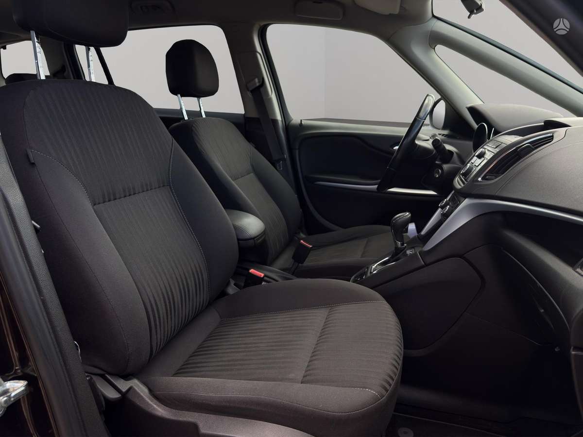 Opel Zafira 2013 — photo 8