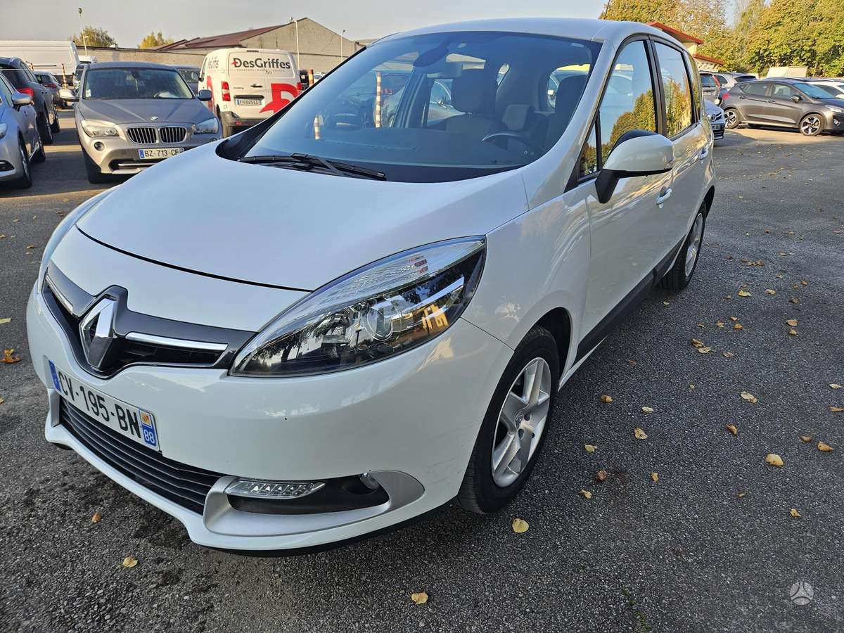 Renault Scenic 2013 — вигляд ззаду