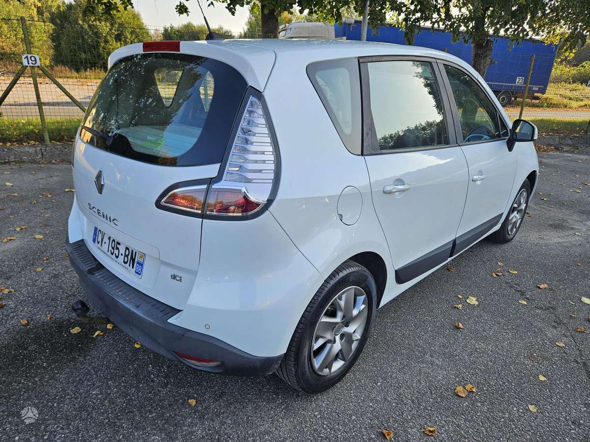 Renault Scenic 2013 — салон