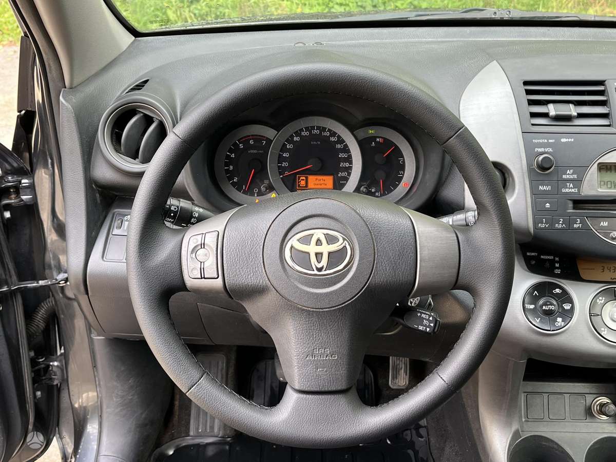 Toyota RAV4 2009 — photo 11