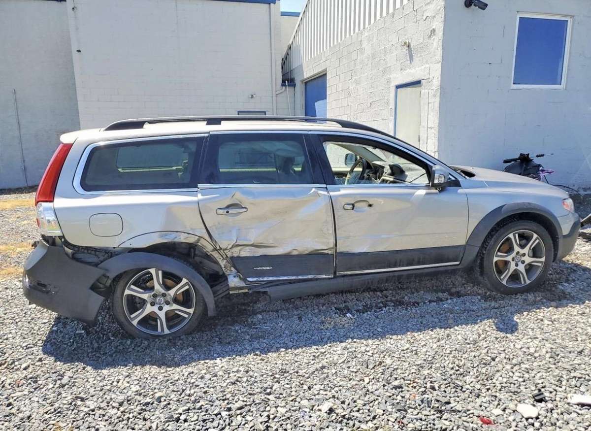 Volvo XC70 2015 — engine 2953 cm³, 305 HP (224kW)
