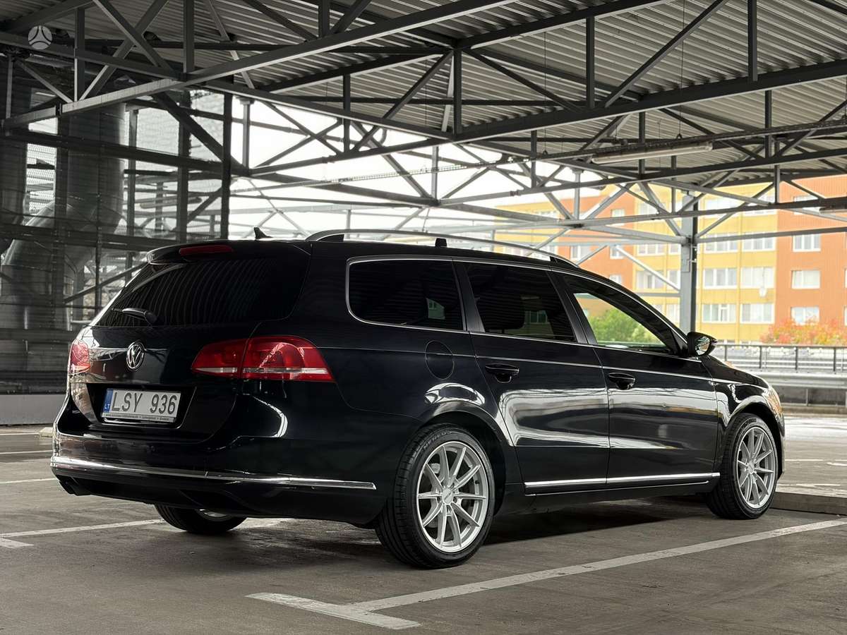 Volkswagen Passat 2011 — салон