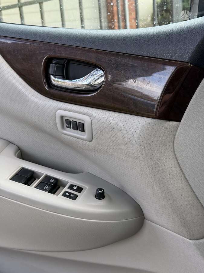 Nissan Quest 2012 — фото 13