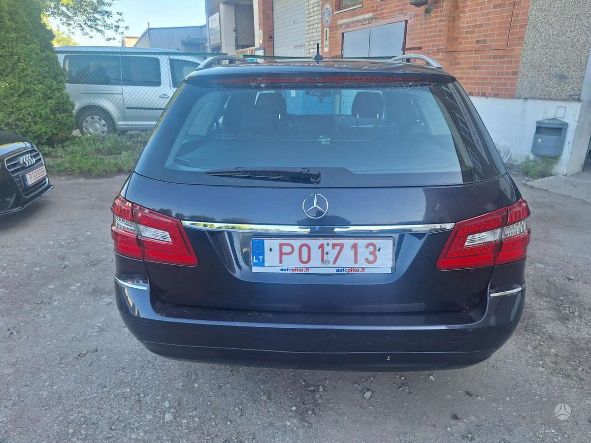Mercedes-Benz E220 2010 — photo 7