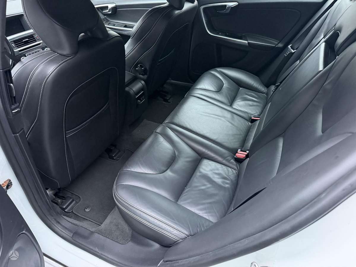 Volvo V60 2014 — photo 10