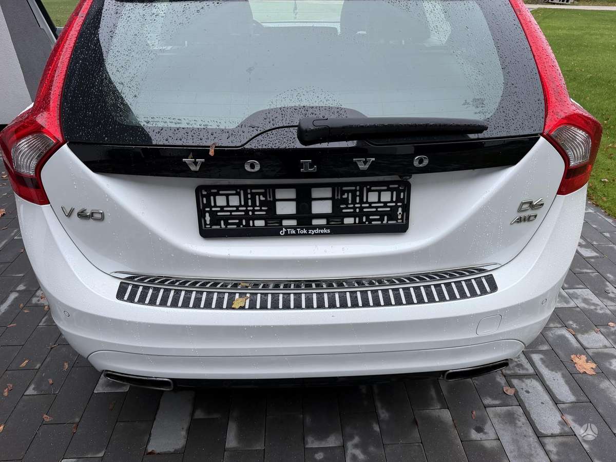 Volvo V60 2014 — photo 11
