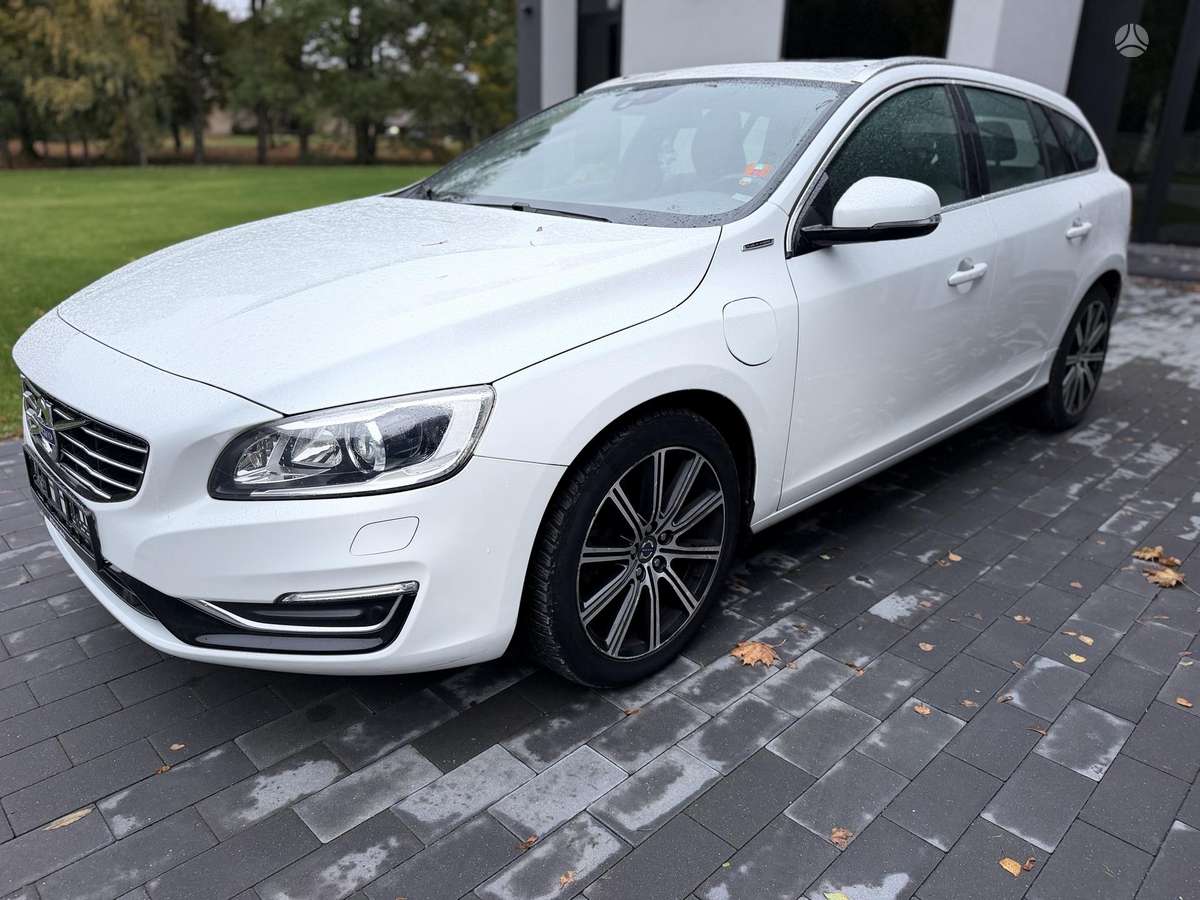 Volvo V60 2014 — rear view