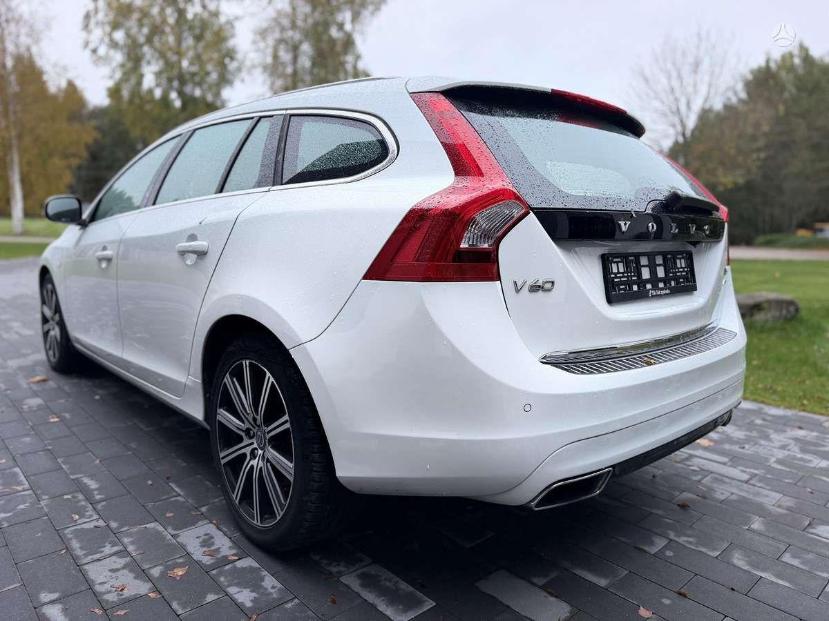 Volvo V60 2014 — interior