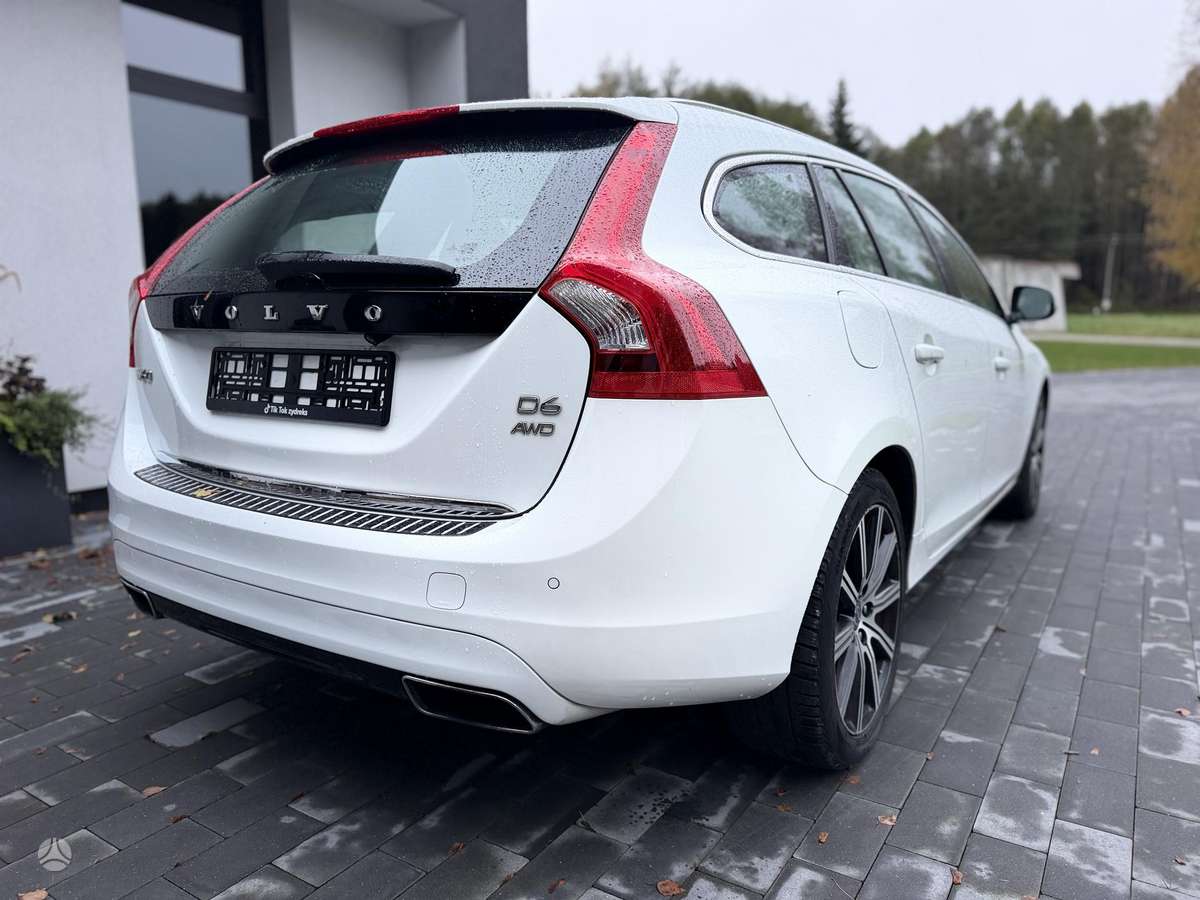 Volvo V60 2014 — engine 2400 cm³, 215 HP (158kW)