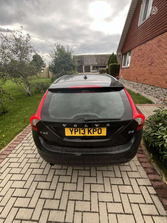 Volvo V60 2013 — салон