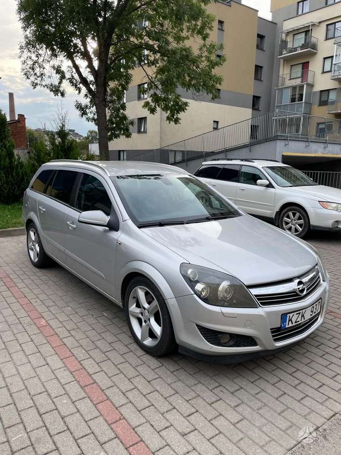Opel Astra 2009 — вигляд ззаду