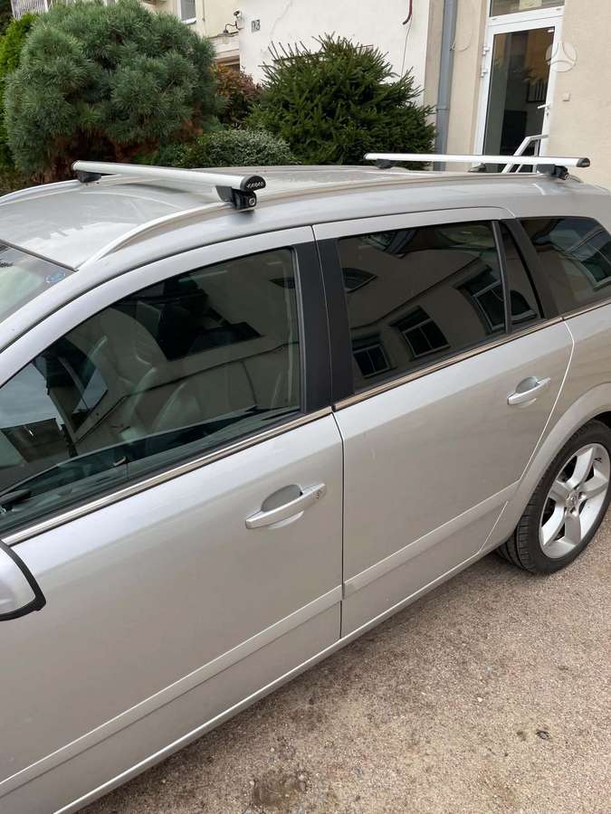 Opel Astra 2009 — салон