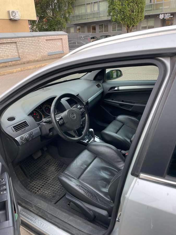 Opel Astra 2009 — двигун 1910 cm³, 120 HP (88kW)