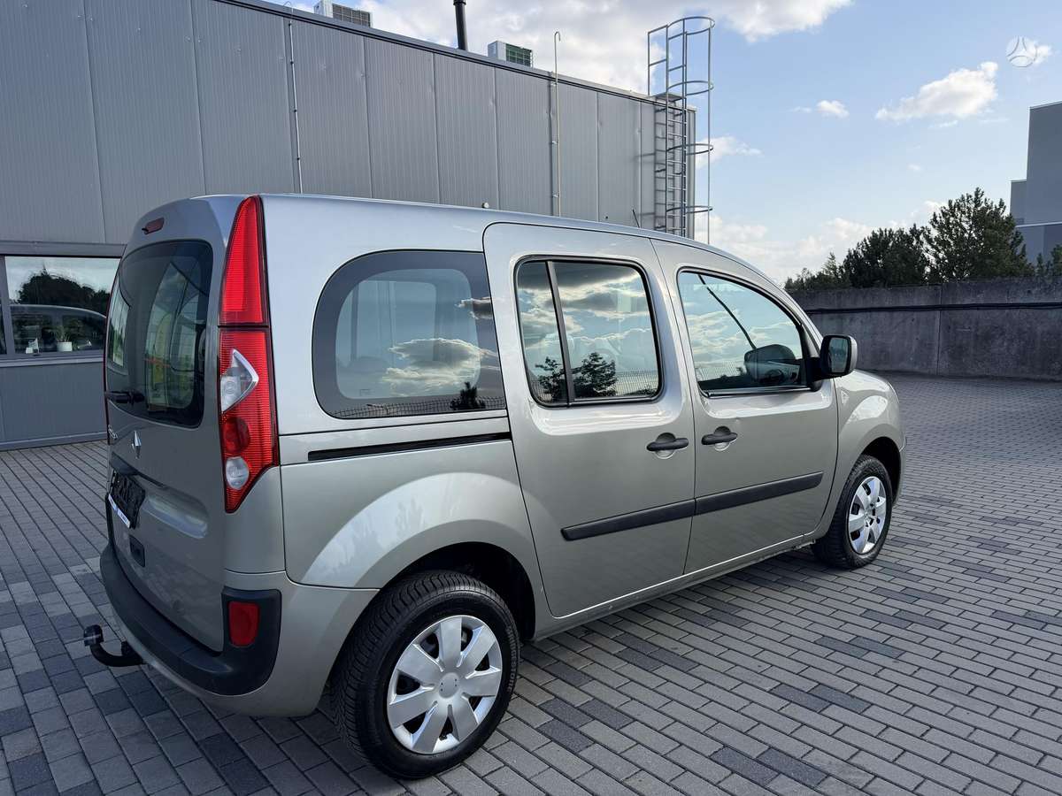 Renault Kangoo 2009 — rear view