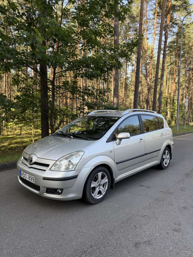 Toyota Corolla 2006 — вигляд ззаду