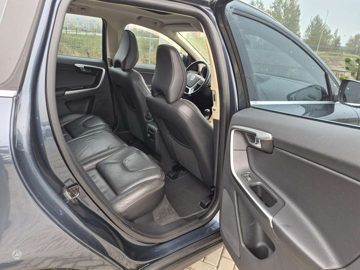 Volvo XC60 2011 — photo 14