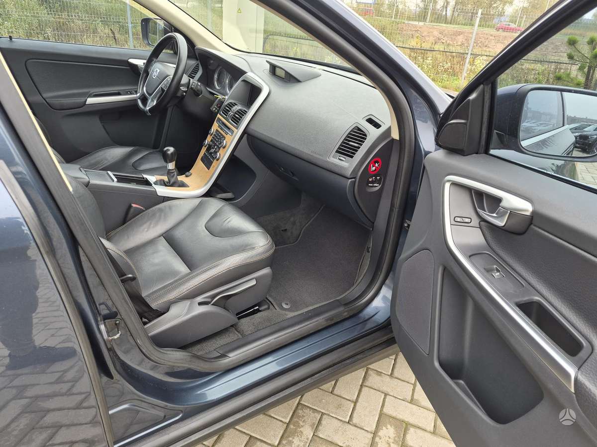 Volvo XC60 2011 — photo 15