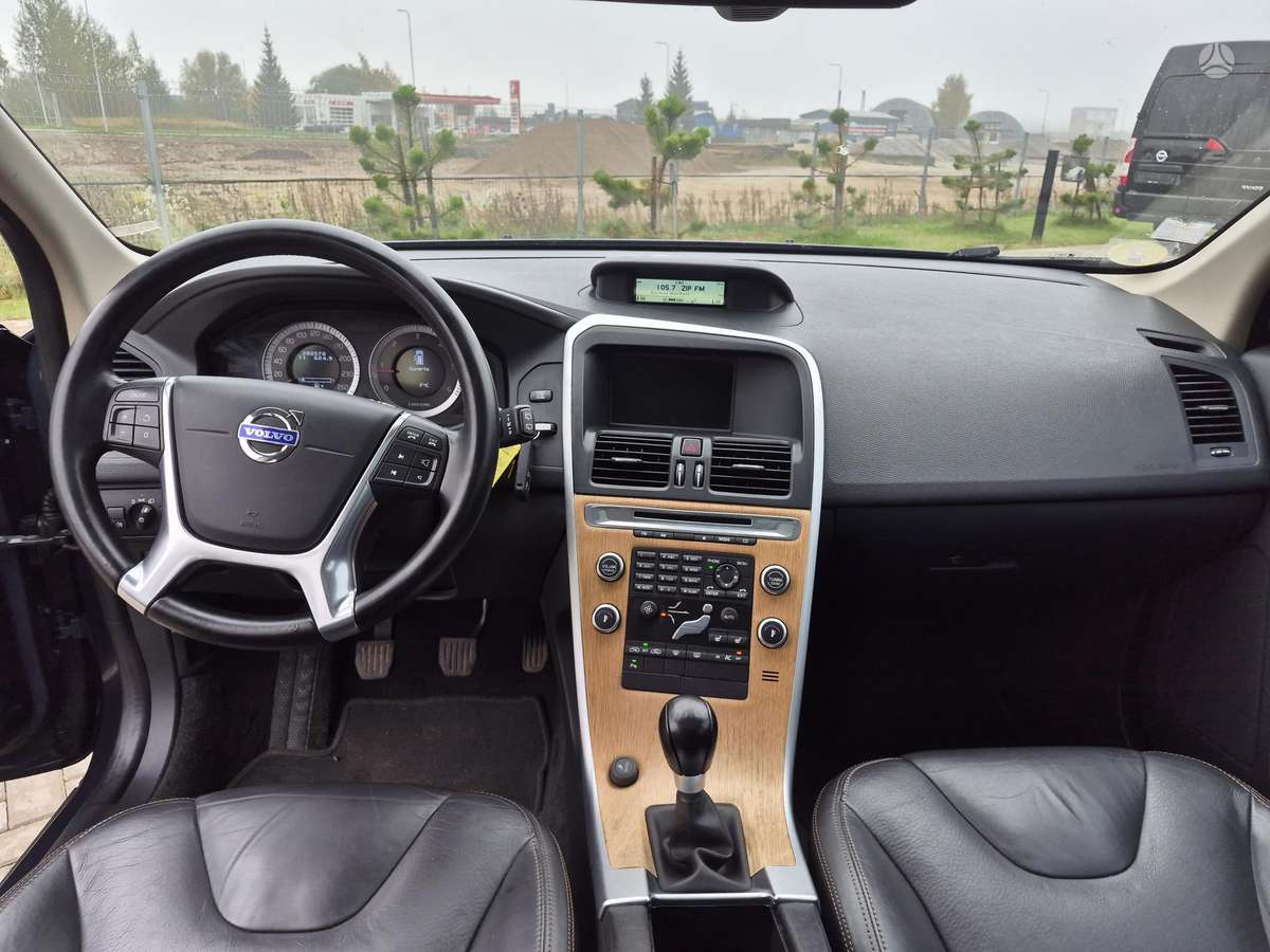 Volvo XC60 2011 — photo 17