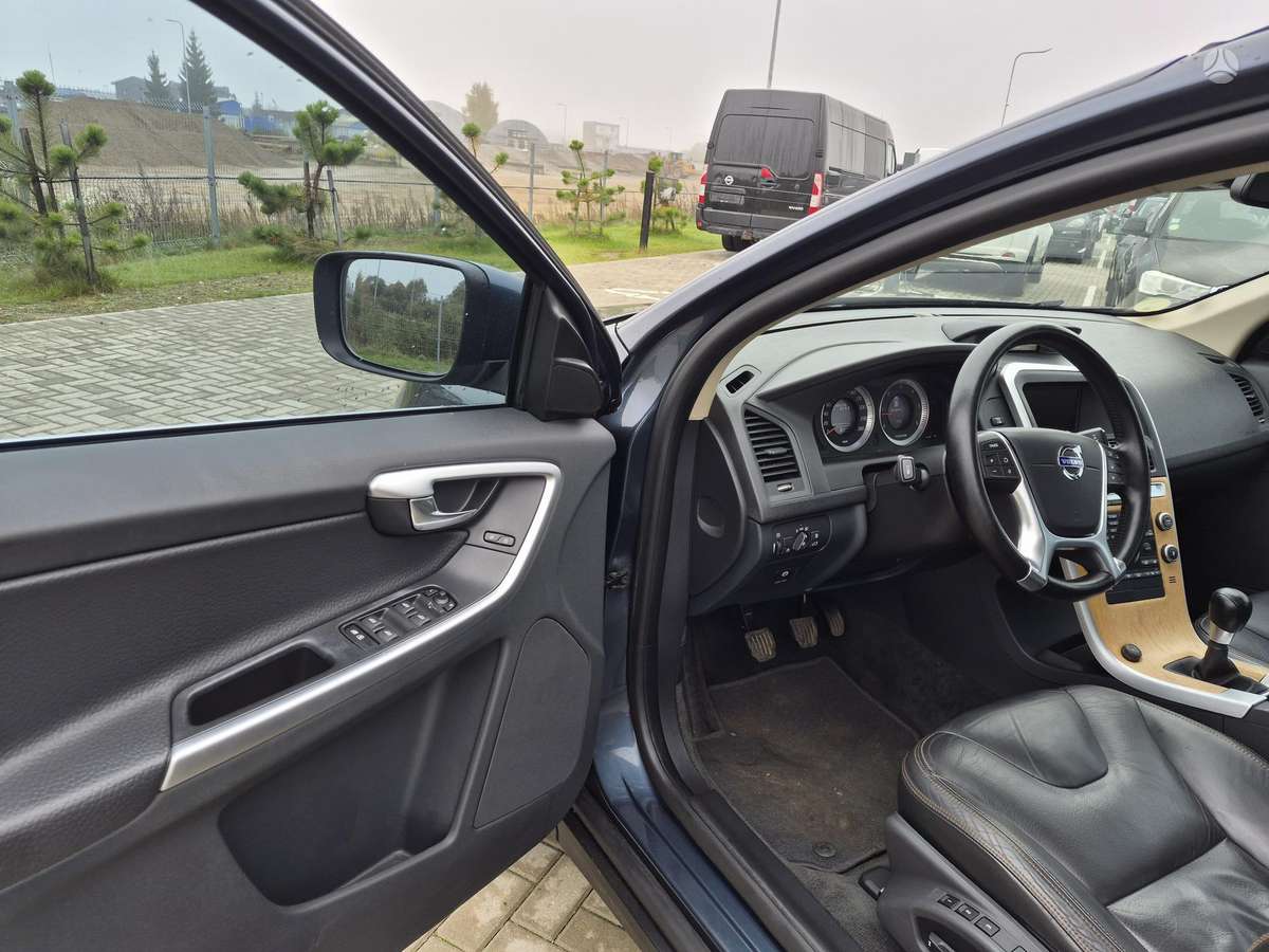 Volvo XC60 2011 — photo 19