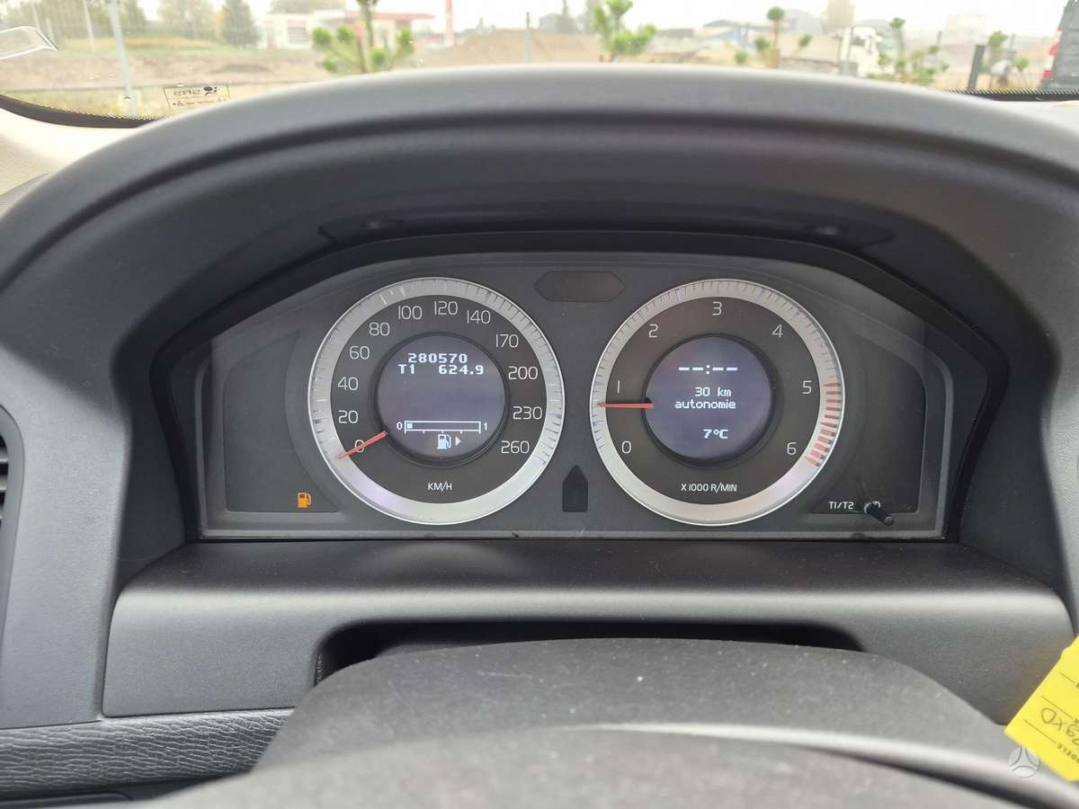 Volvo XC60 2011 — photo 20