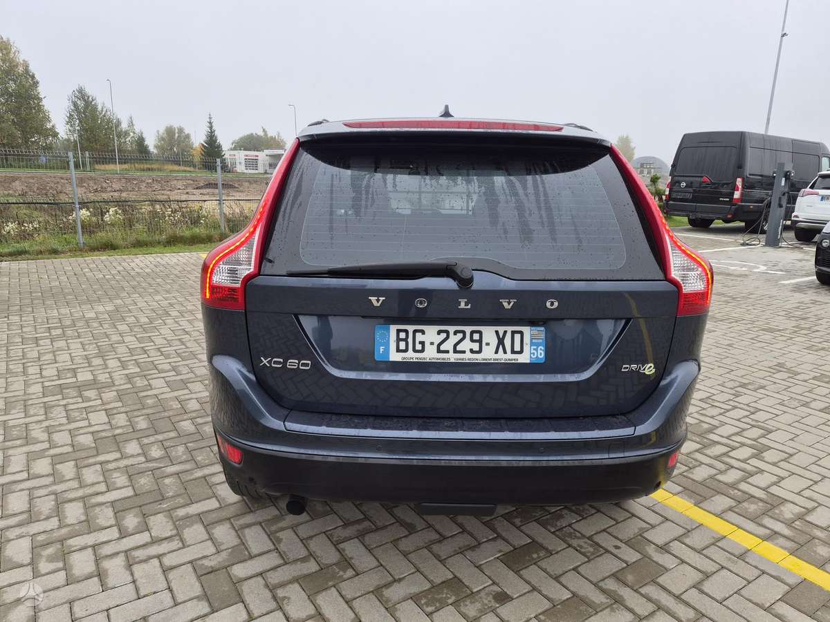 Volvo XC60 2011 — photo 8