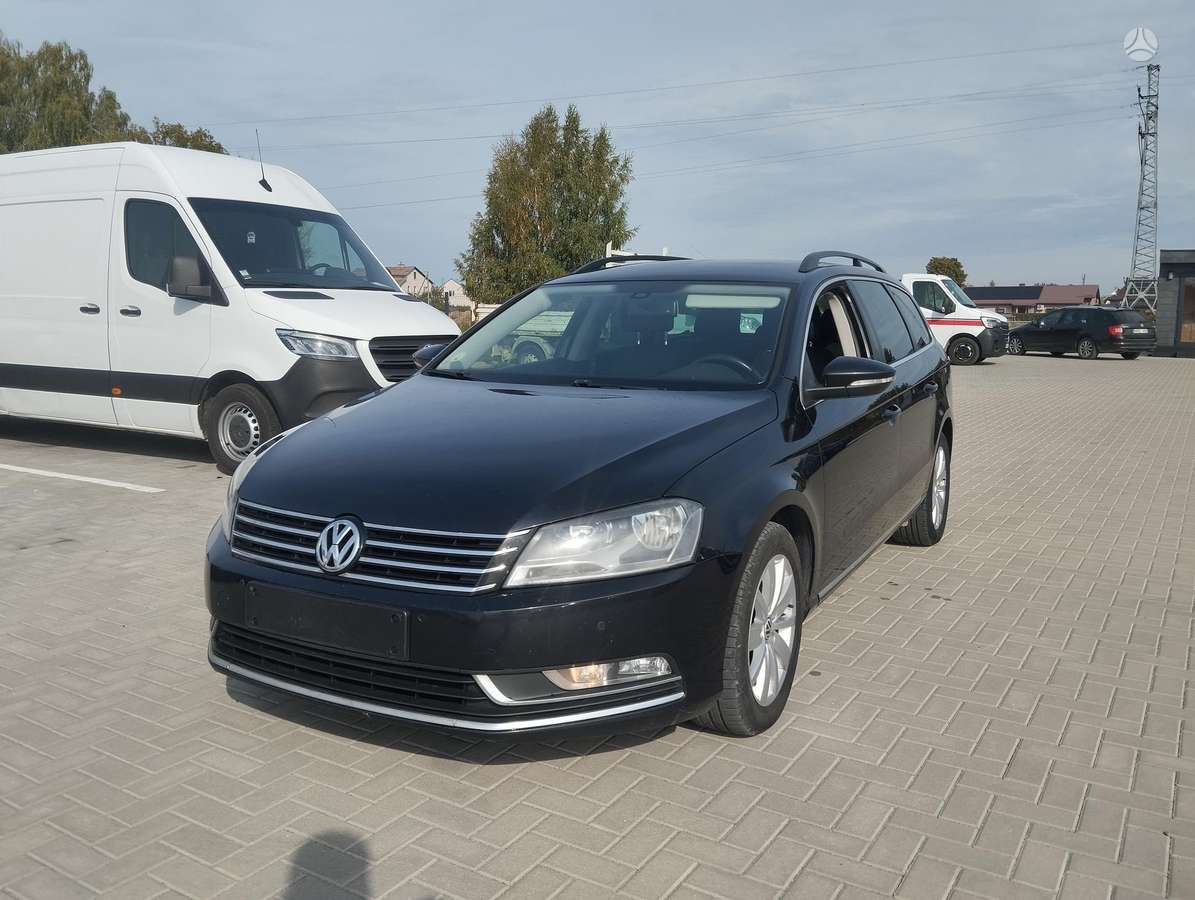 Volkswagen Passat 2011 — вигляд ззаду