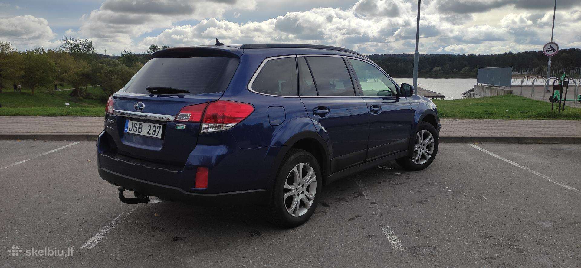 Subaru Outback 2012 — салон
