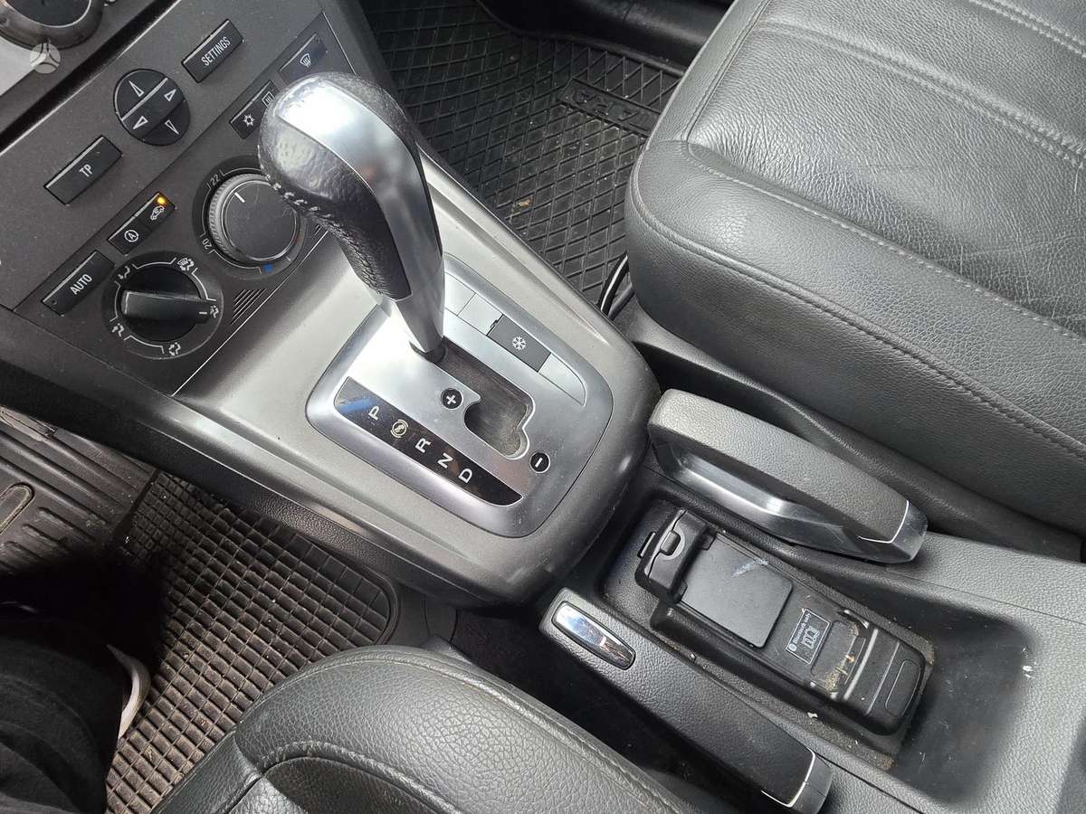 Opel Antara 2009 — photo 13