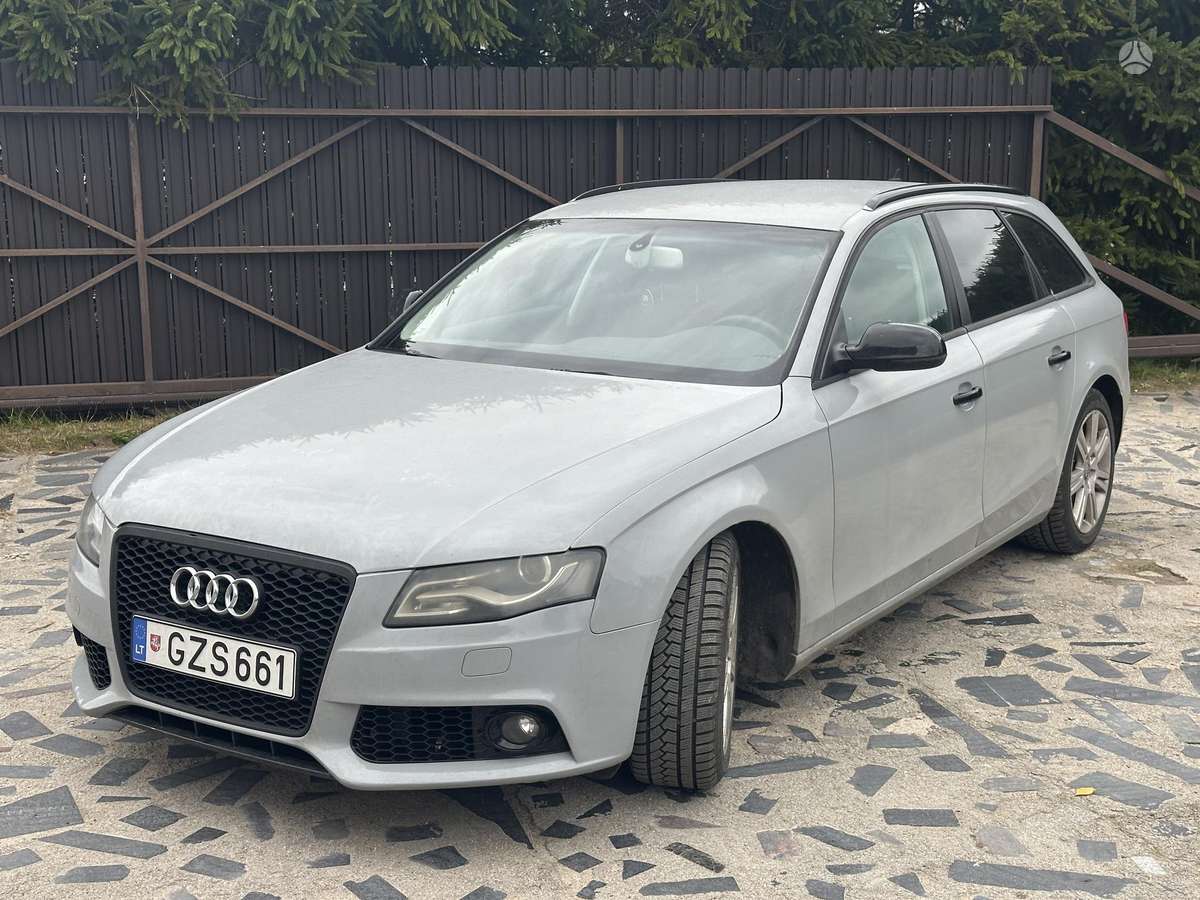 Audi A4 2009 — салон