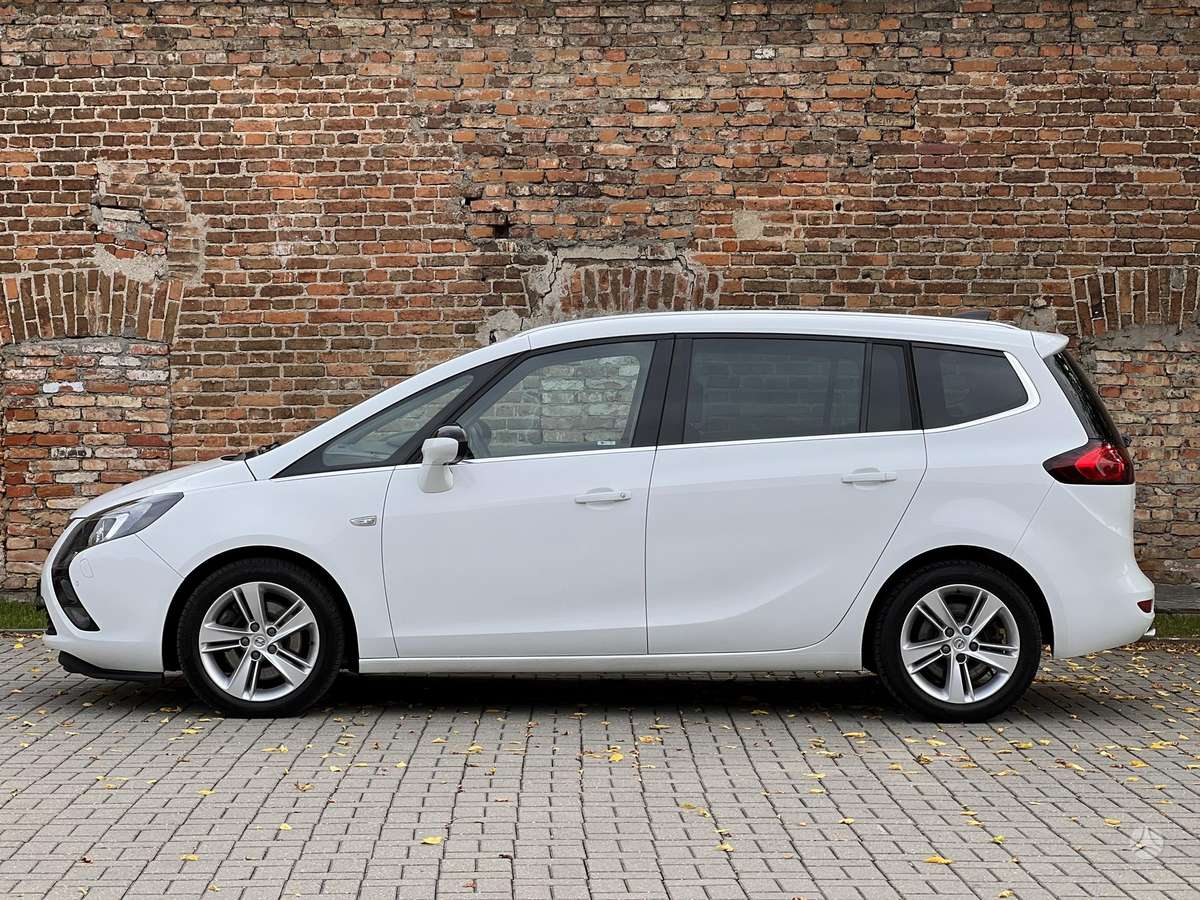 Opel Zafira 2015 — фото 10